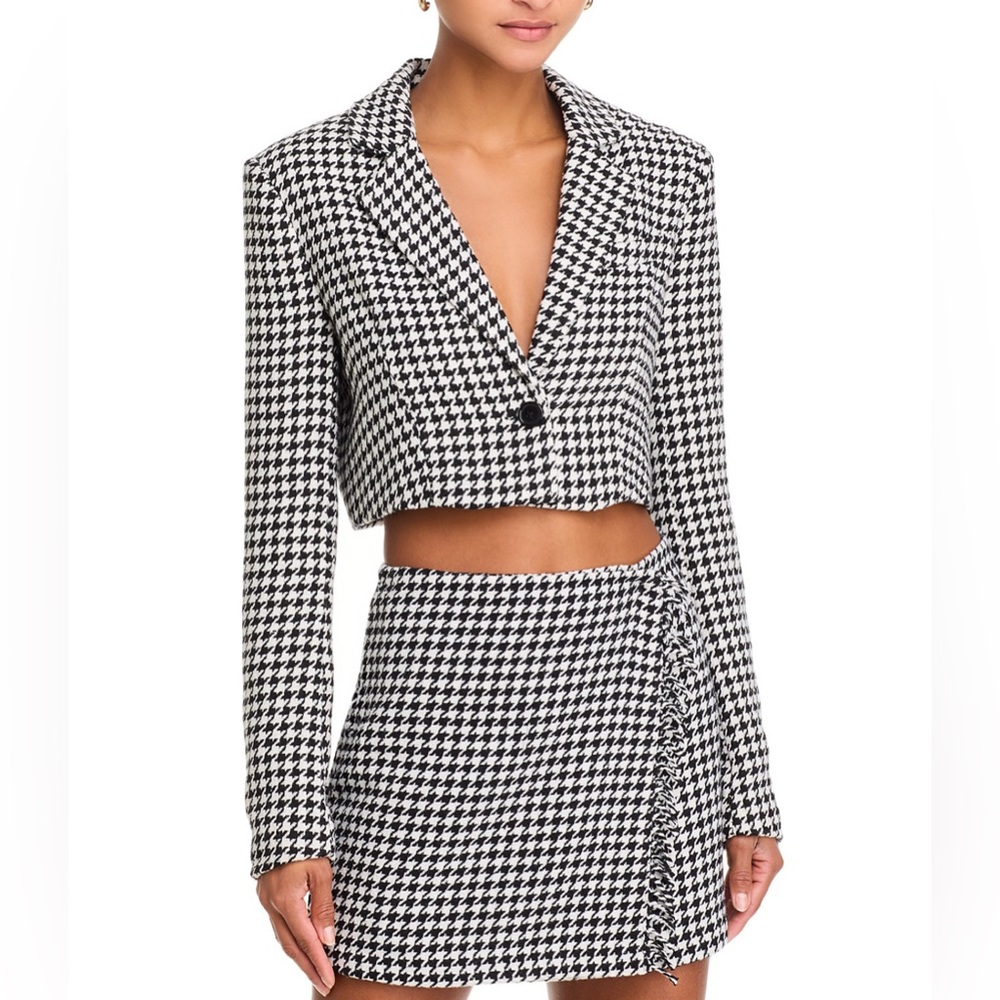 Steve Madden Black and White Houndstooth Cropped Blazer.